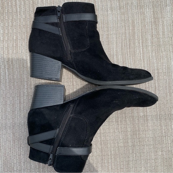 UNISA black, booties, size 10 - Picture 4 of 9